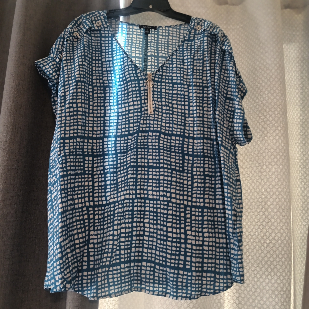 Chic Blue Checkered Women's Blouse